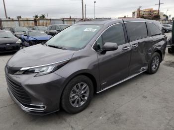  Salvage Toyota Sienna