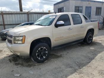  Salvage Chevrolet Avalanche