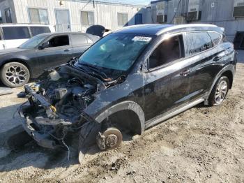  Salvage Hyundai TUCSON