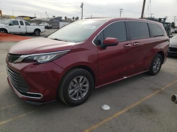  Salvage Toyota Sienna