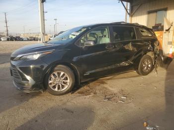  Salvage Toyota Sienna