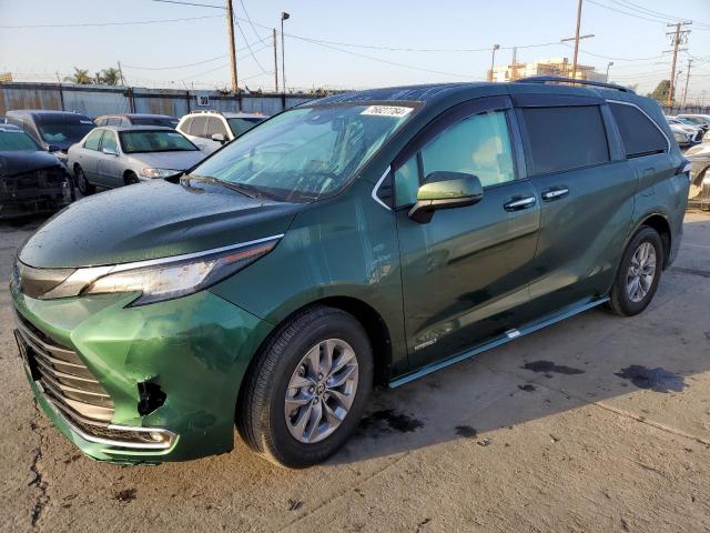  Salvage Toyota Sienna