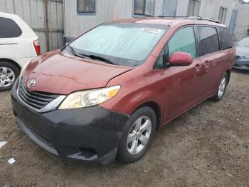  Salvage Toyota Sienna