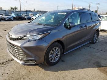  Salvage Toyota Sienna