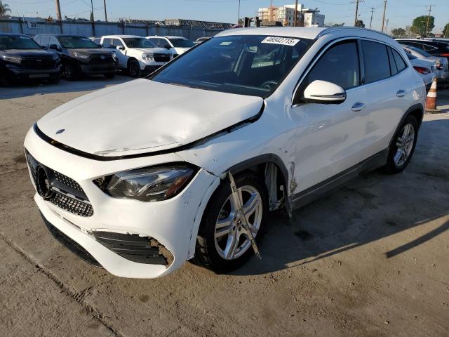  Salvage Mercedes-Benz GLA