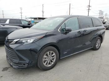  Salvage Toyota Sienna