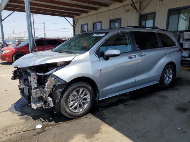  Salvage Toyota Sienna