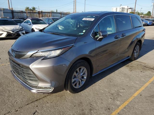  Salvage Toyota Sienna
