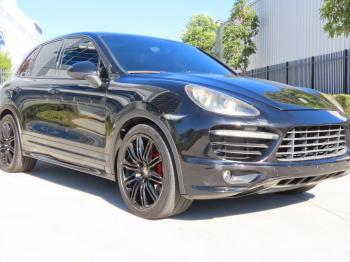  Salvage Porsche Cayenne