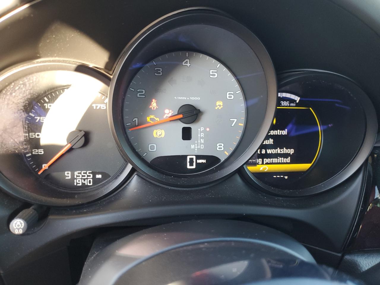 Porsche Macan S Image 10