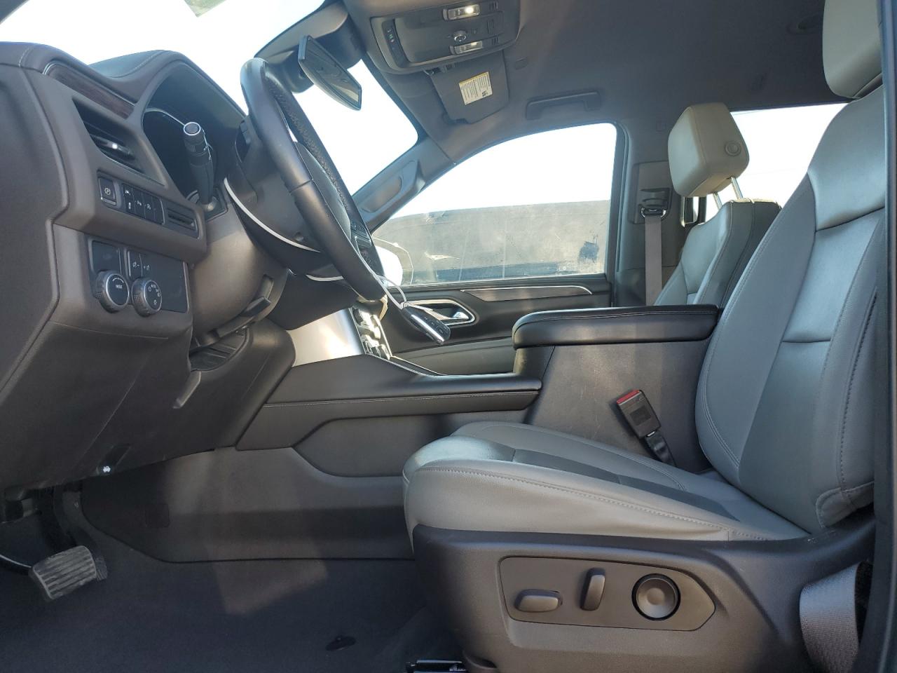 Chevrolet Suburban C1500 Lt Image 5