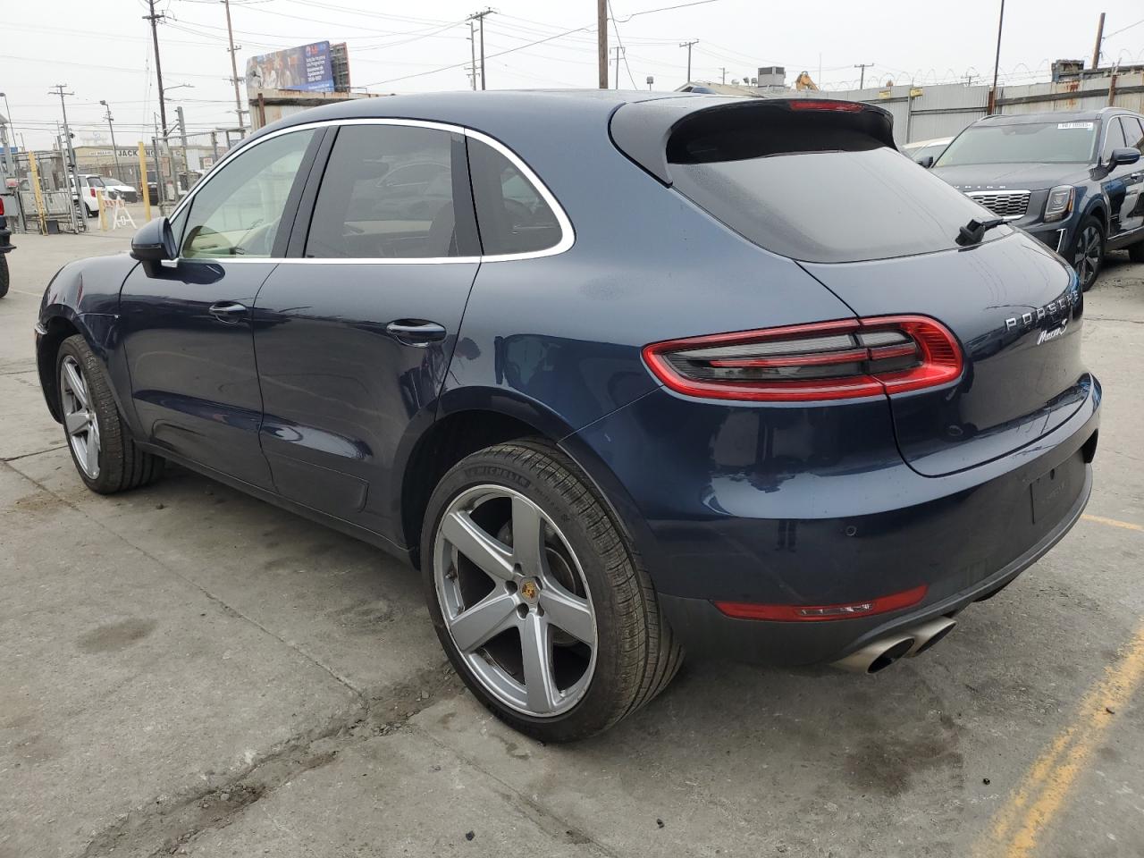 Porsche Macan S Image 6
