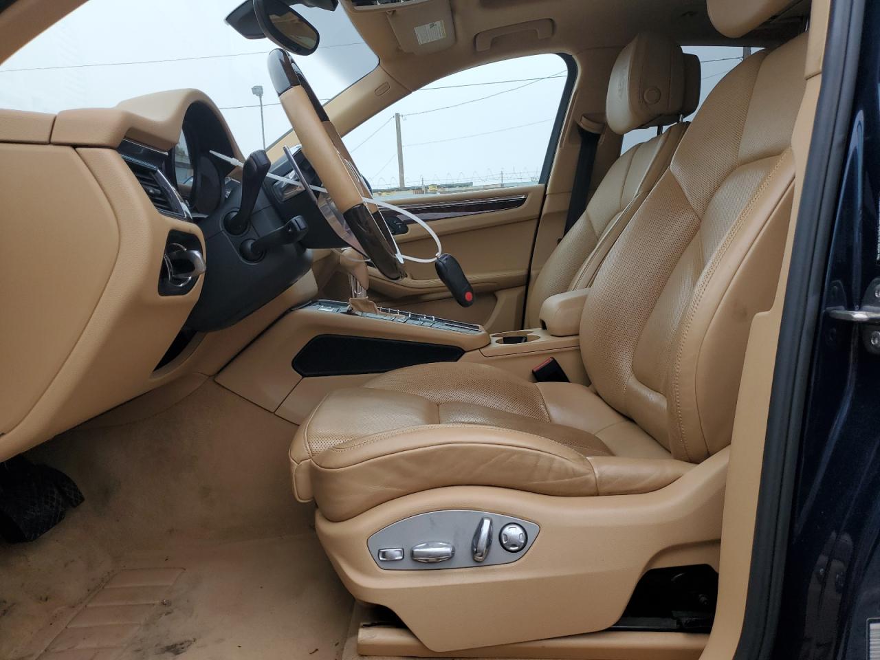 Porsche Macan S Image 9