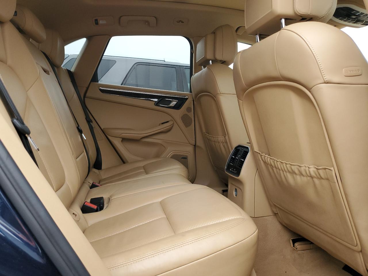 Porsche Macan S Image 8