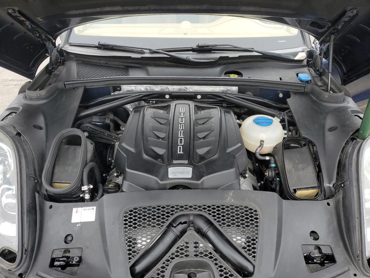 Porsche Macan S Image 10