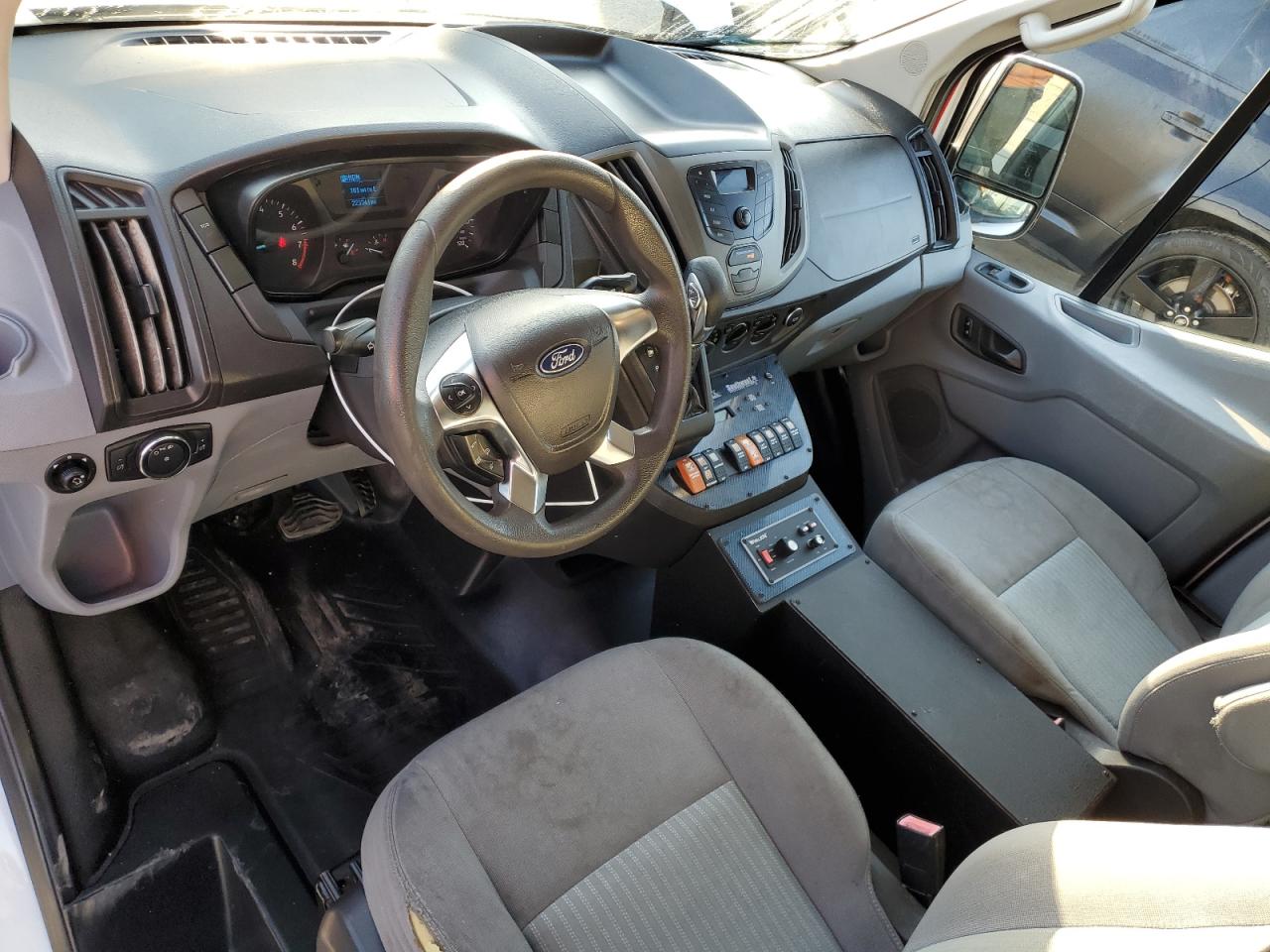 Ford Transit T-250 Image 6