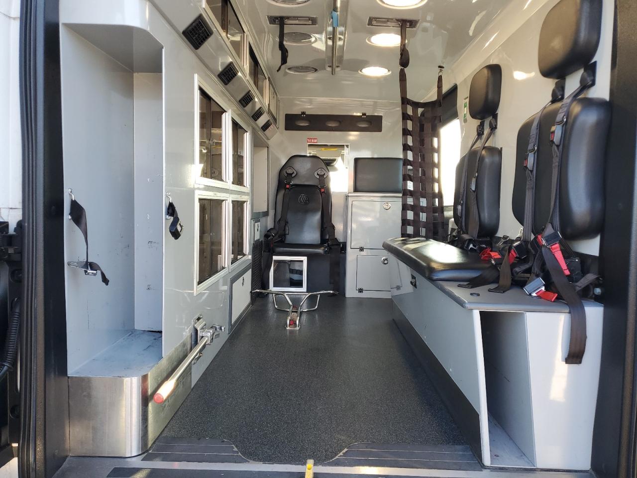 Ford Transit T-250 Image 11