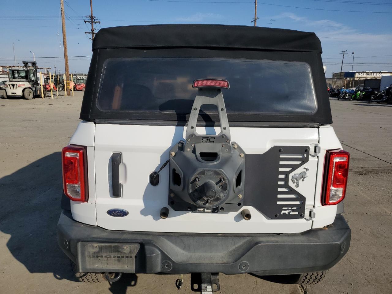 Ford Bronco Base Image 9