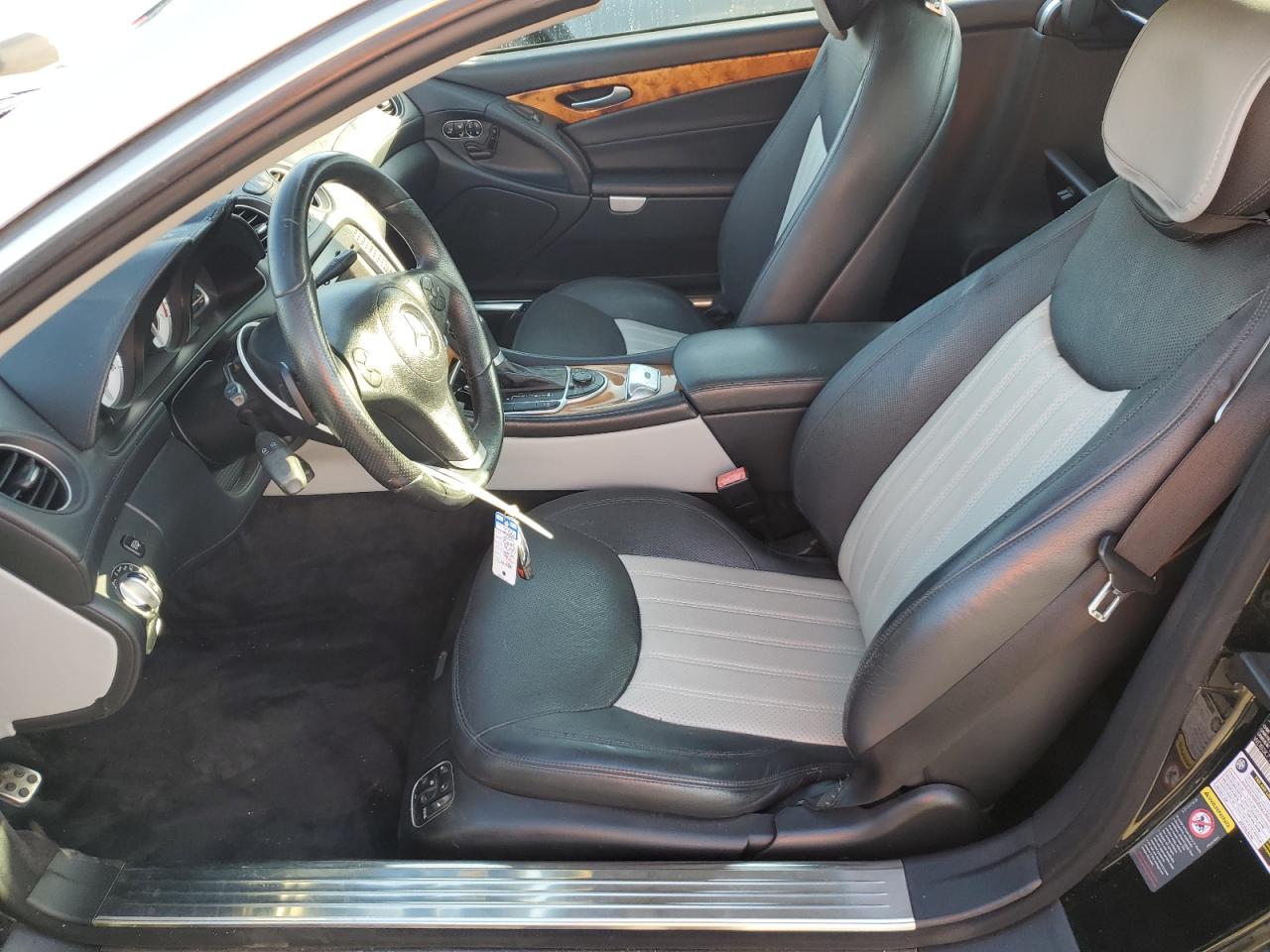 Mercedes-Benz S-Class 550 Image 8