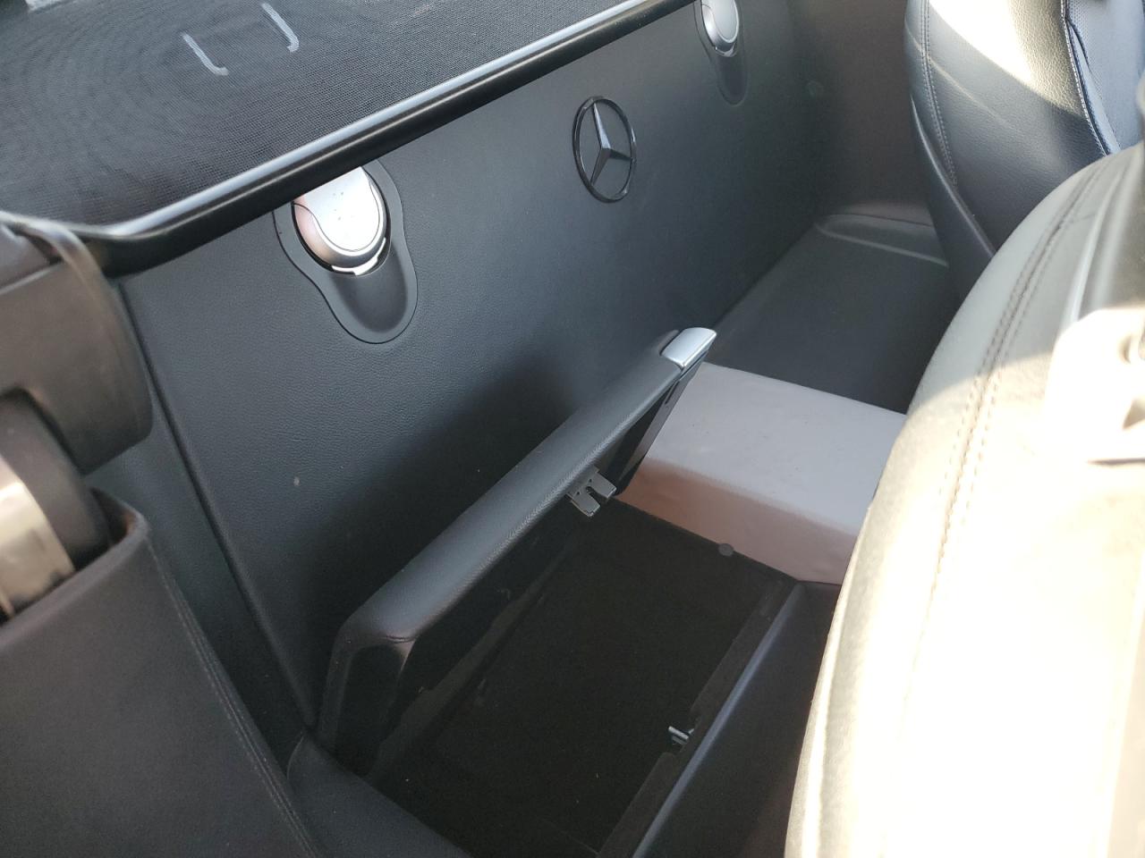 Mercedes-Benz S-Class 550 Image 11