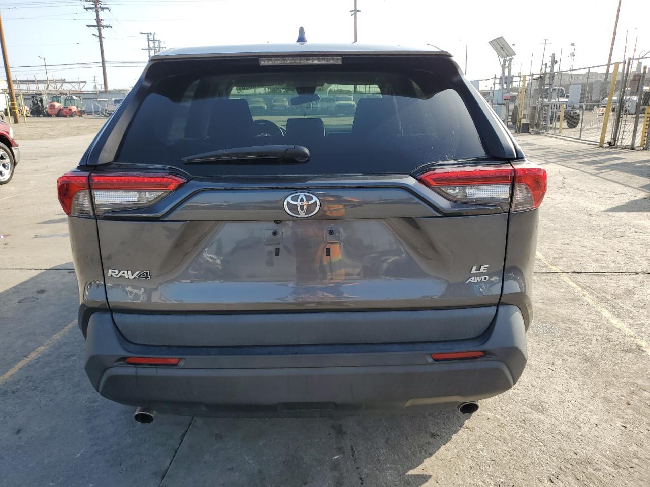 Toyota RAV4 Le Image 7