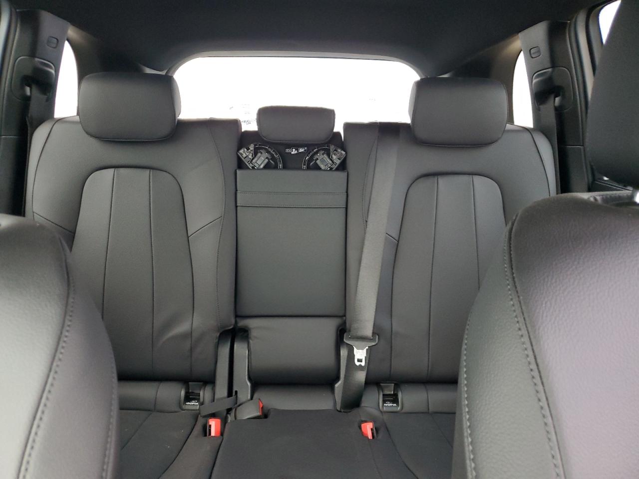 Mercedes-Benz GLB 250 Image 9