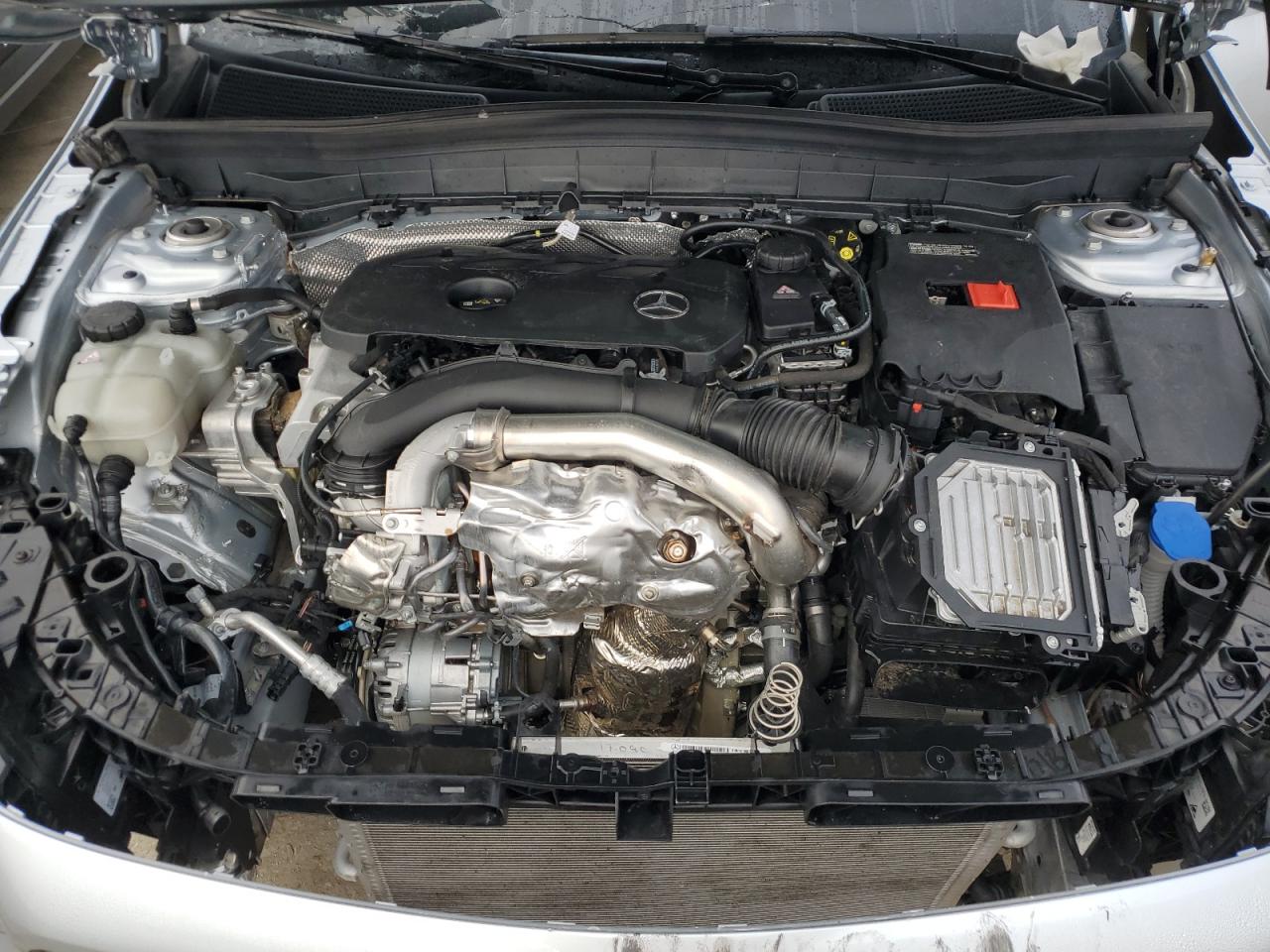 Mercedes-Benz GLB 250 Image 12