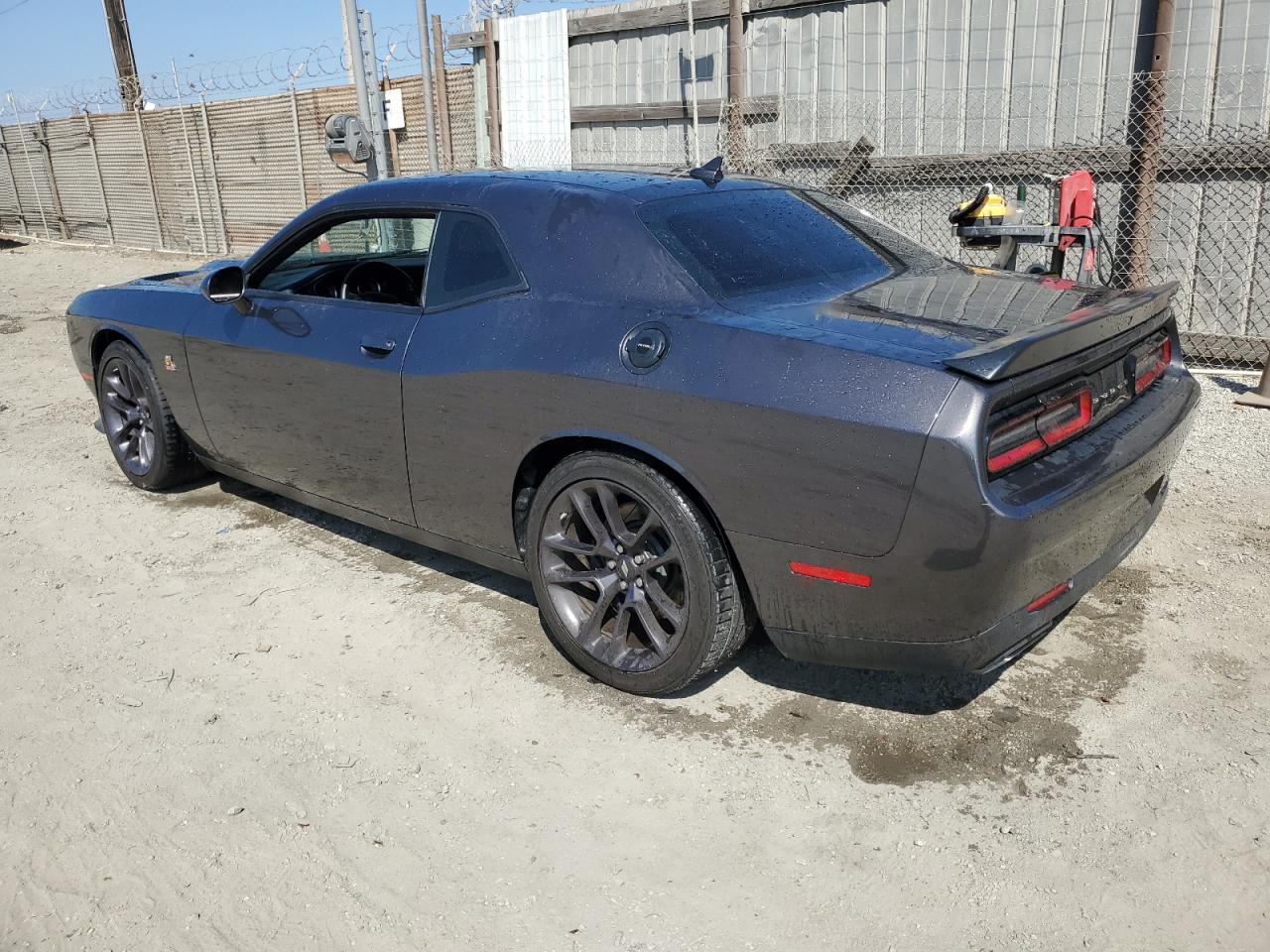 Dodge Challenger R/t Scat Pack Image 2