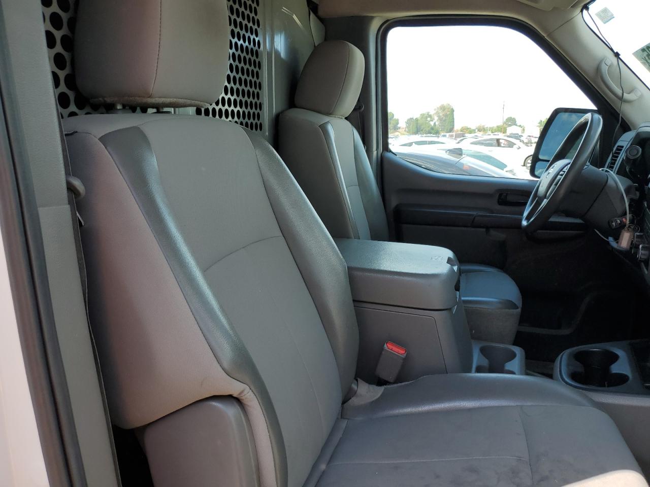 Nissan Nv 2500 S Image 7