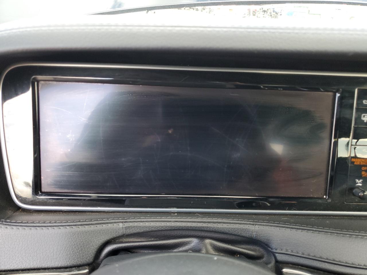 Mercedes-Benz S-Class 550 Image 7