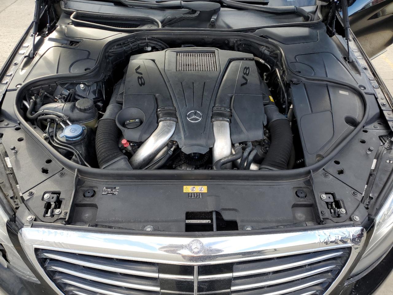 Mercedes-Benz S-Class 550 Image 10