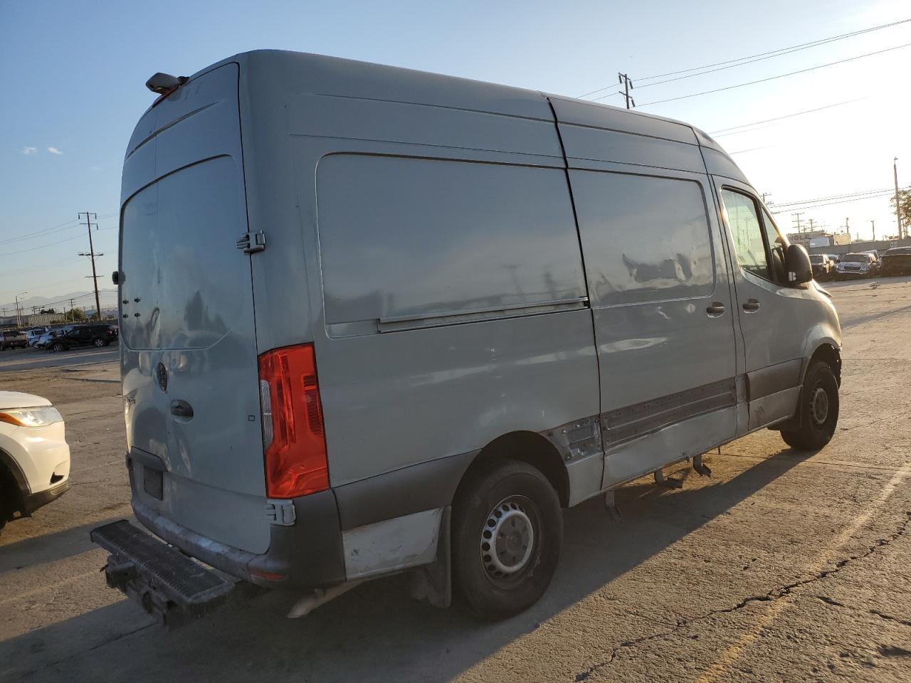 Mercedes-Benz Sprinter 2500/3500 Image 2