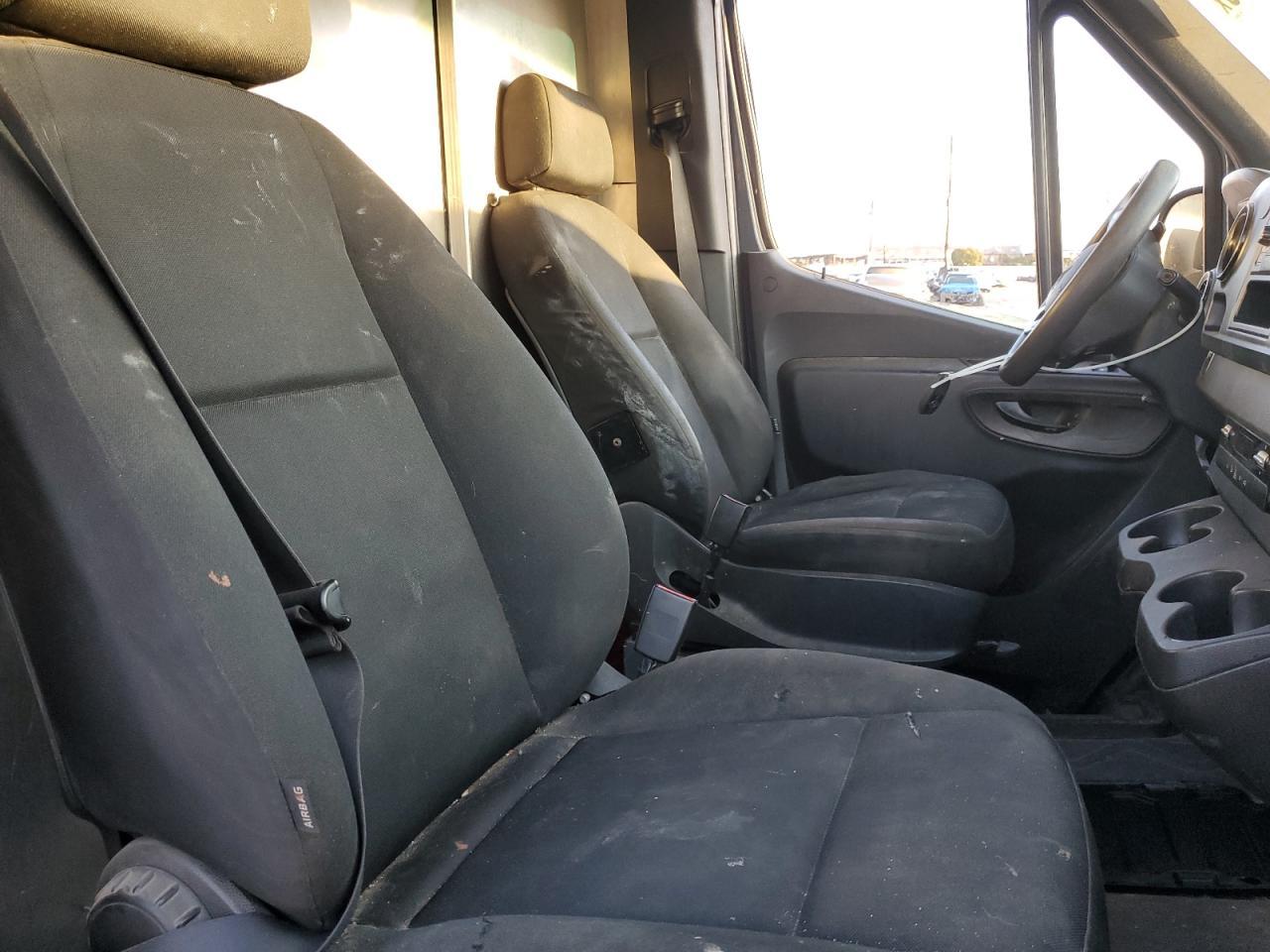 Mercedes-Benz Sprinter 2500/3500 Image 9