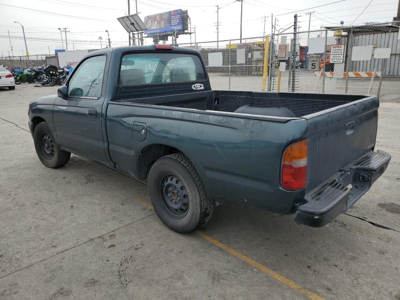 Toyota Tacoma Image 3