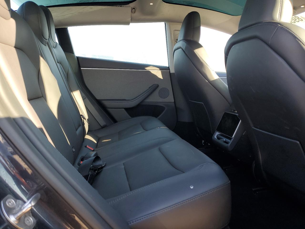 Tesla Model 3 Image 8