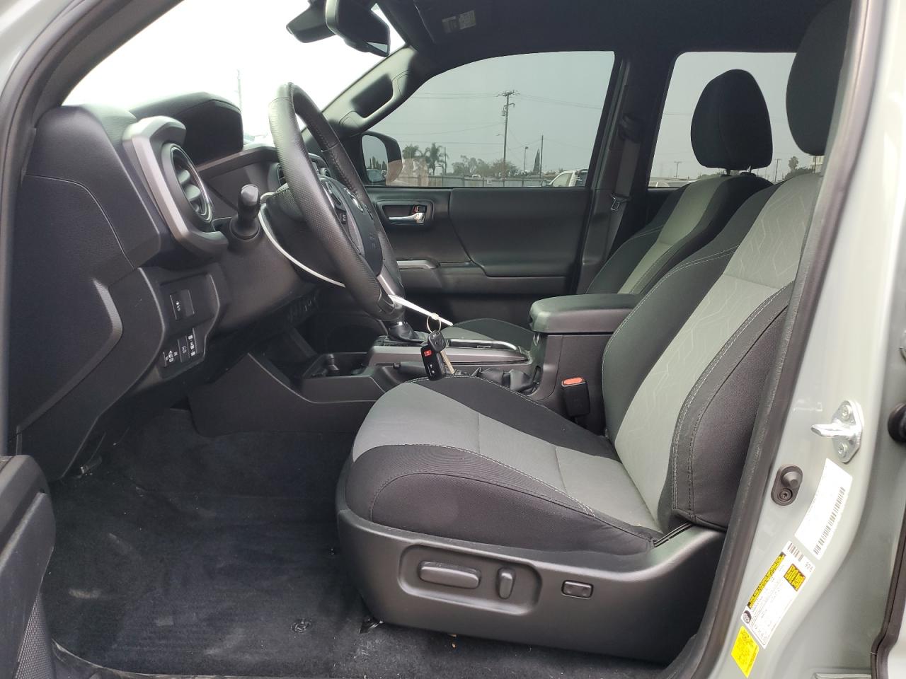 Toyota Tacoma Double Cab Image 8