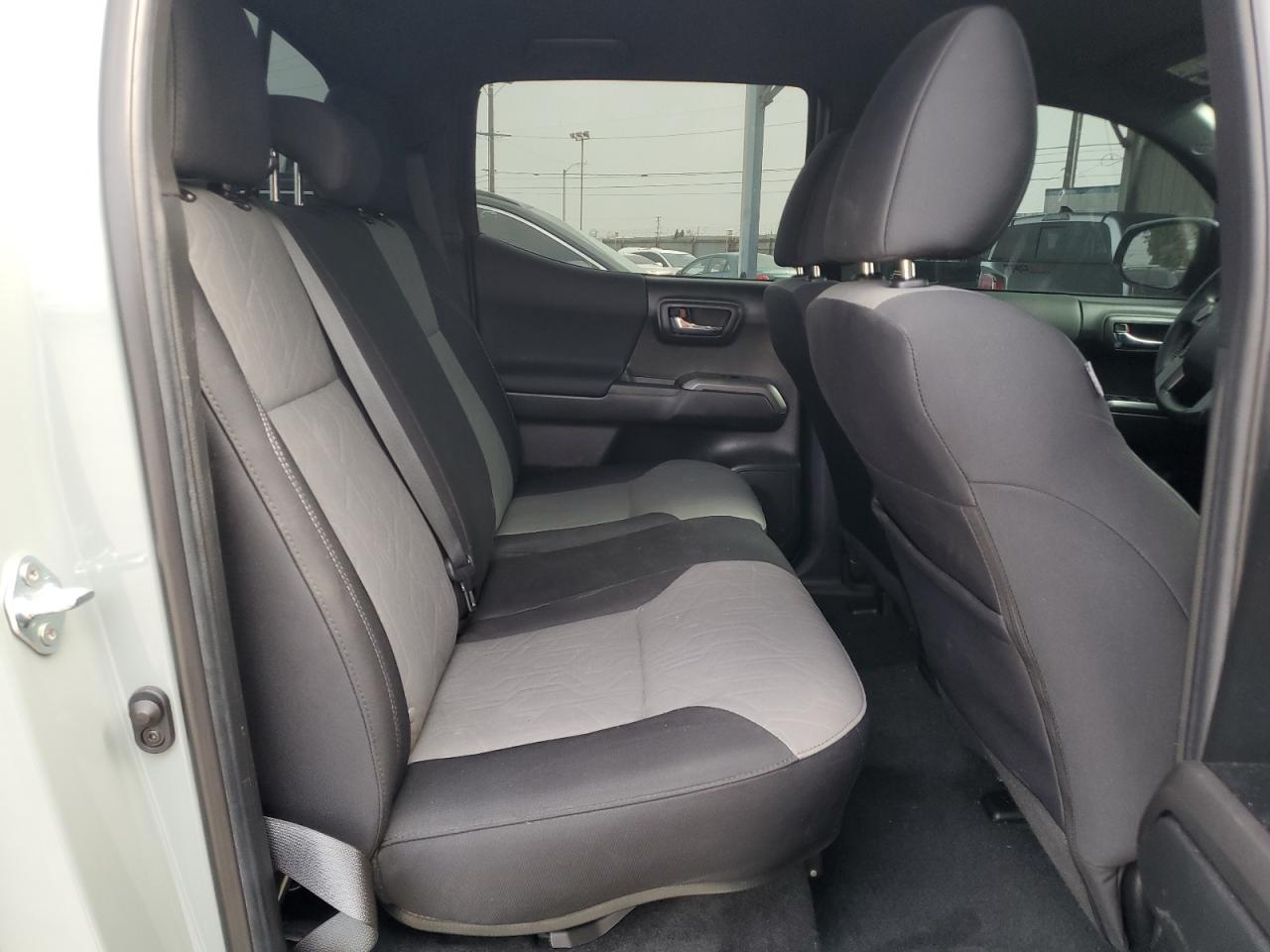 Toyota Tacoma Double Cab Image 11