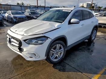  Salvage Mercedes-Benz GLA
