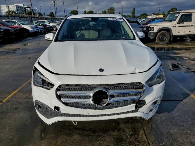 Mercedes-Benz GLA 250 Image 10