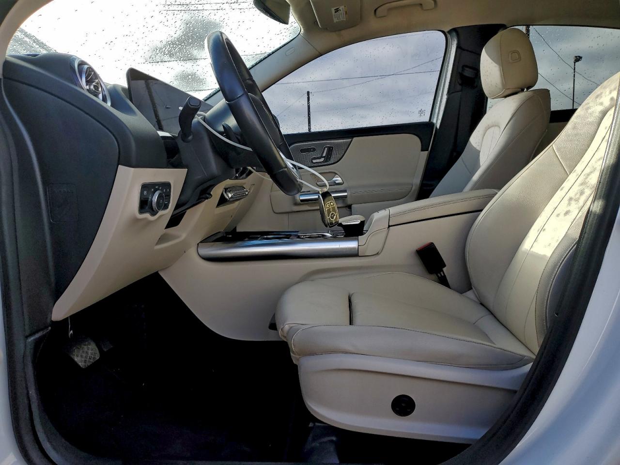 Mercedes-Benz GLA 250 Image 2