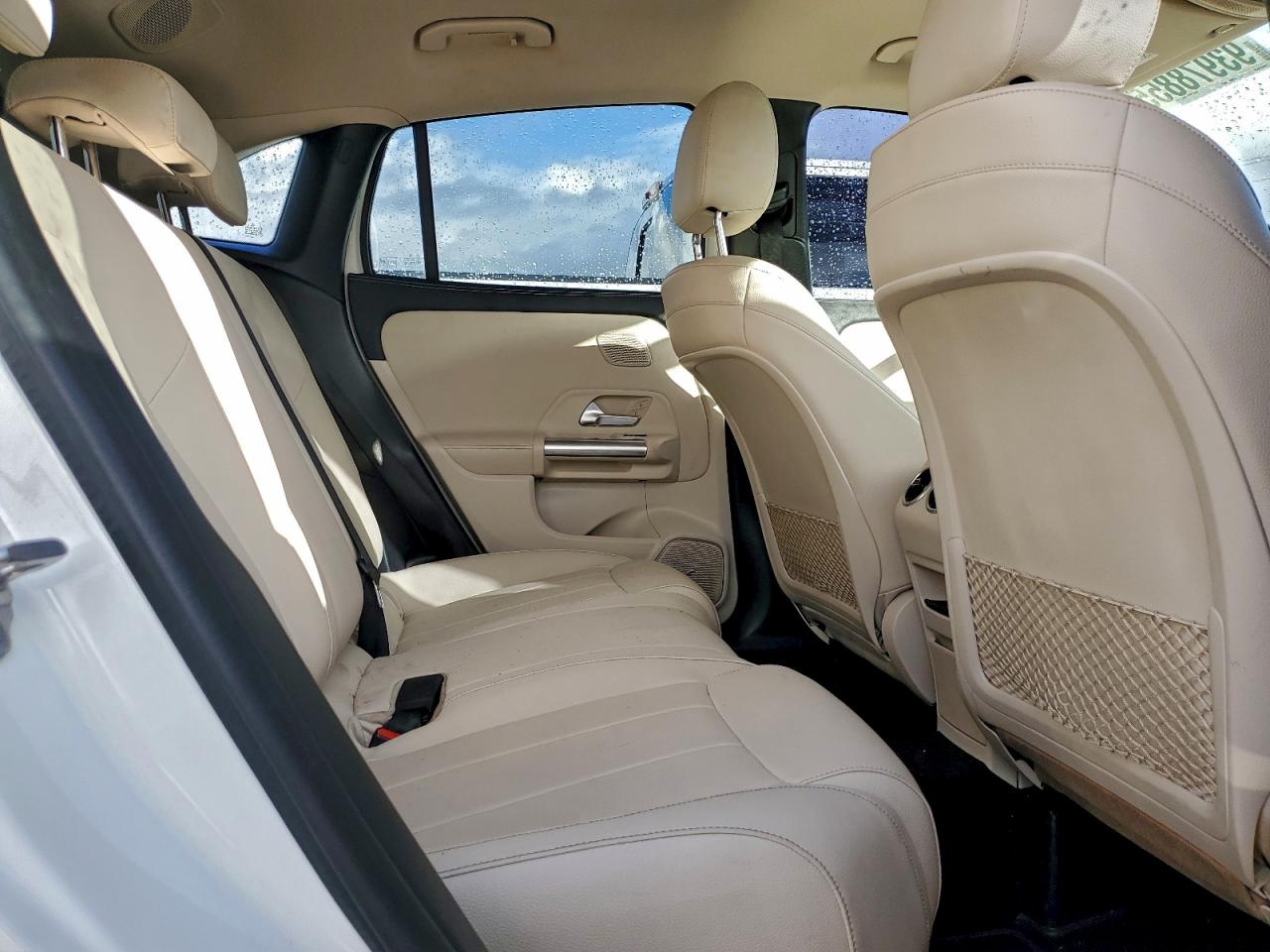 Mercedes-Benz GLA 250 Image 8