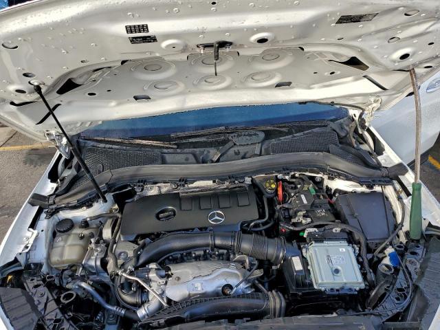 Mercedes-Benz GLA 250 Image 12