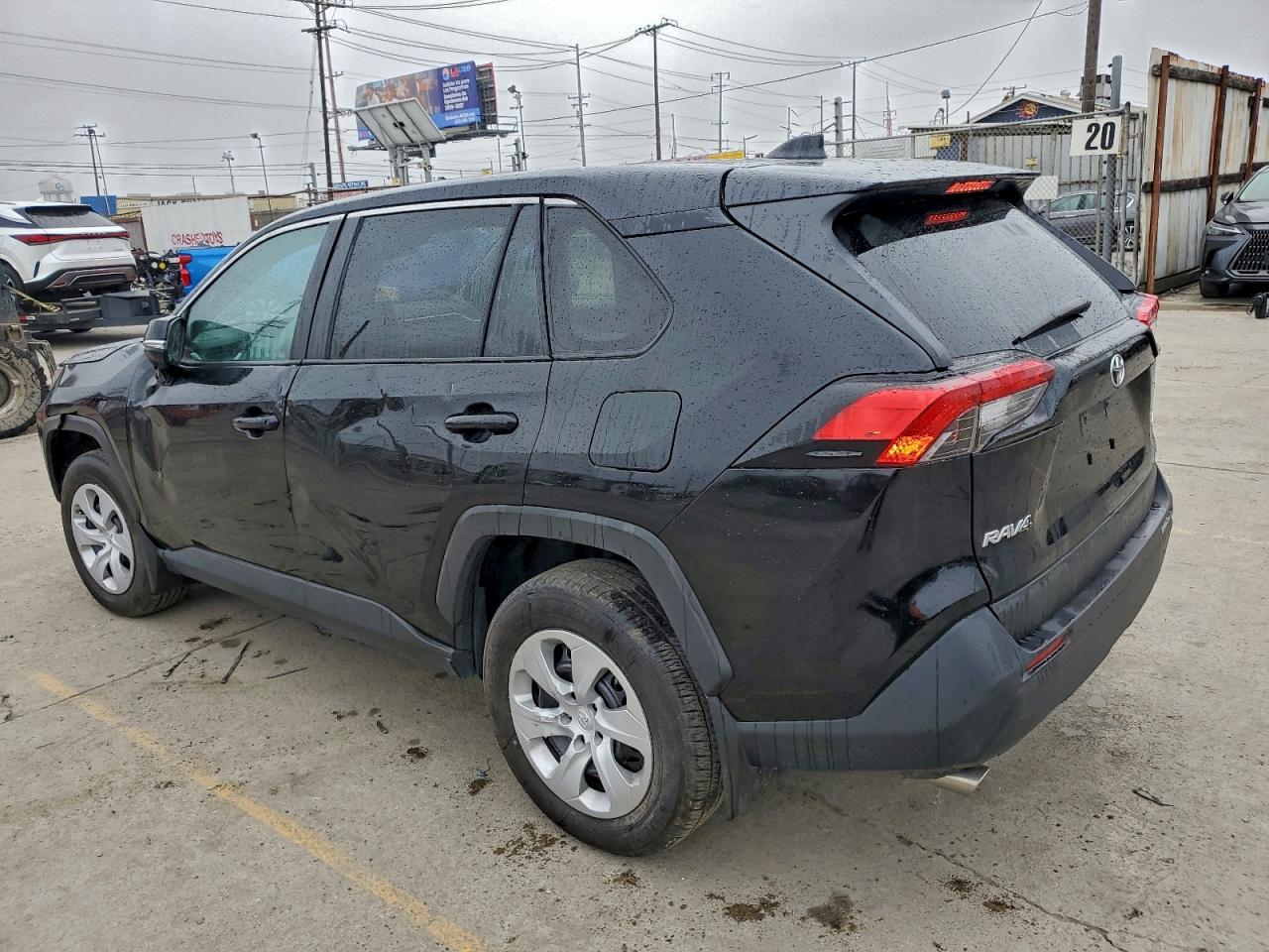 Toyota RAV4 Le Image 5