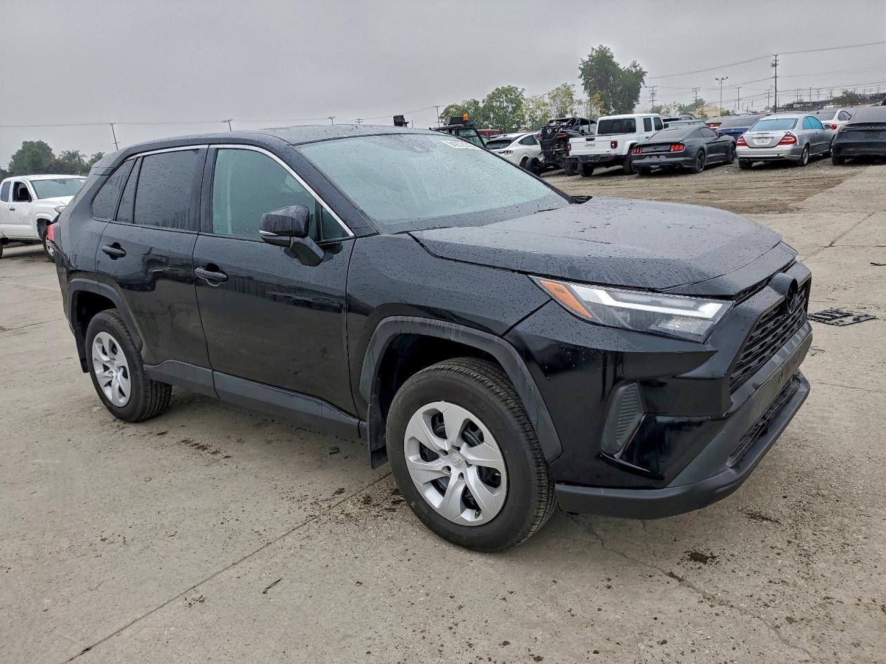 Toyota RAV4 Le Image 10