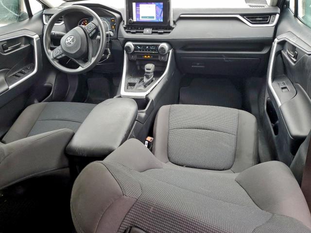 Toyota RAV4 Le Image 8