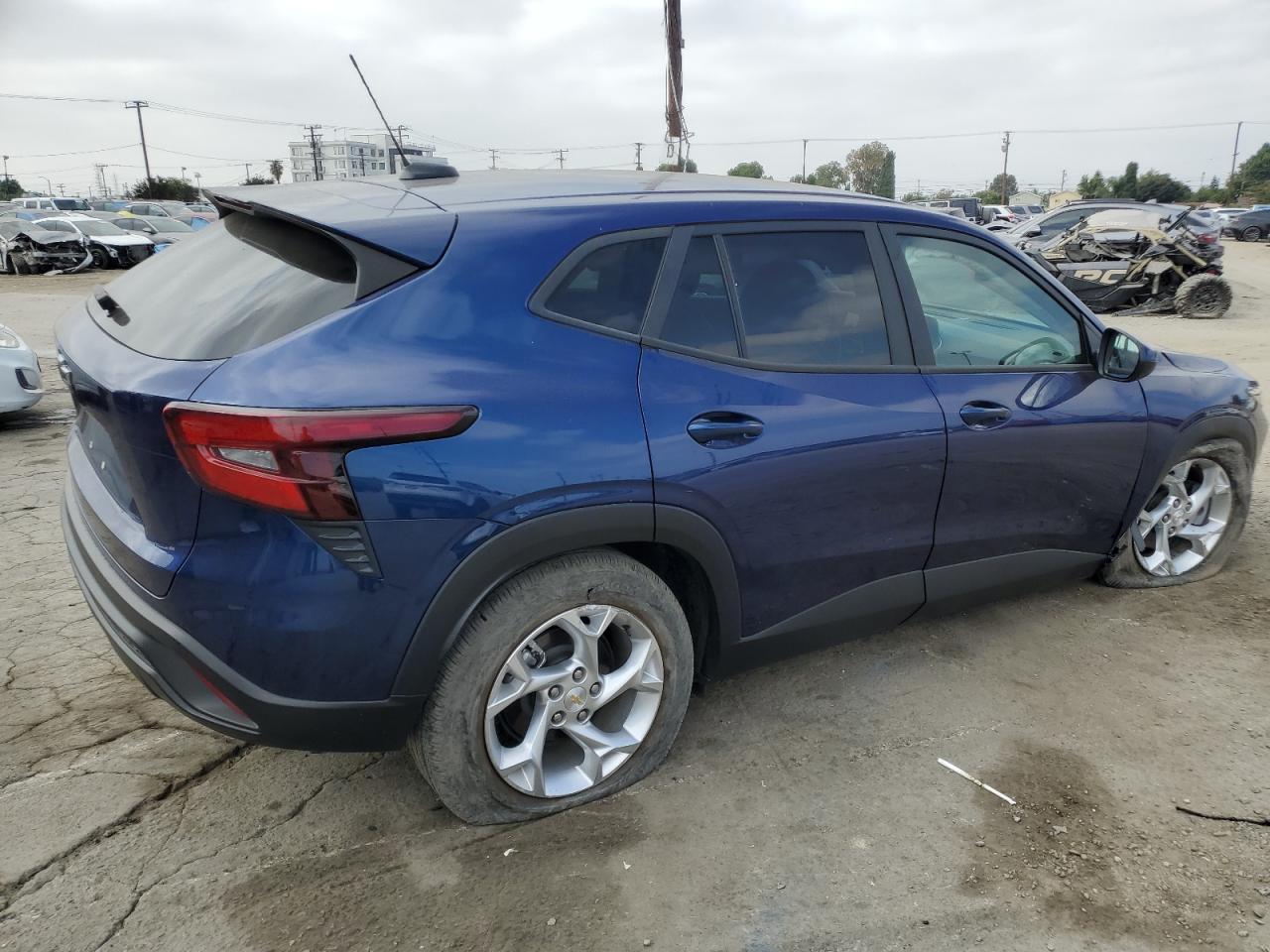 Chevrolet Trax Ls Image 2