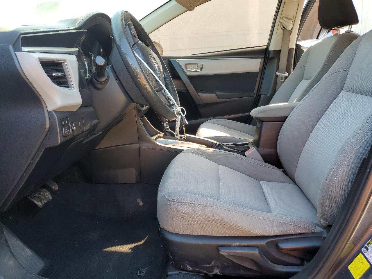 Toyota Corolla L Image 2