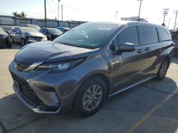  Salvage Toyota Sienna