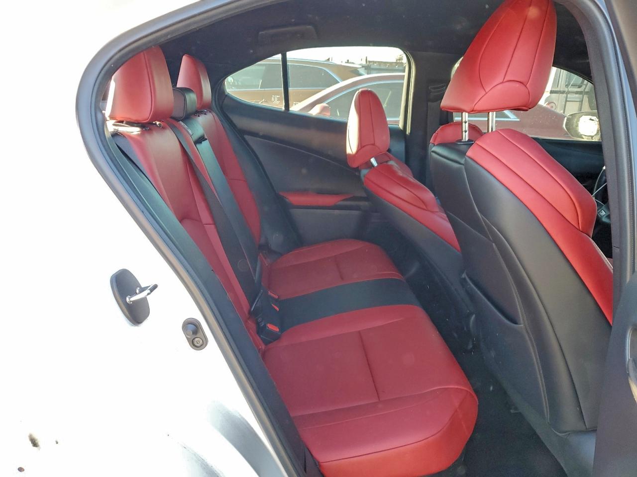 Lexus Ux 250h Image 13