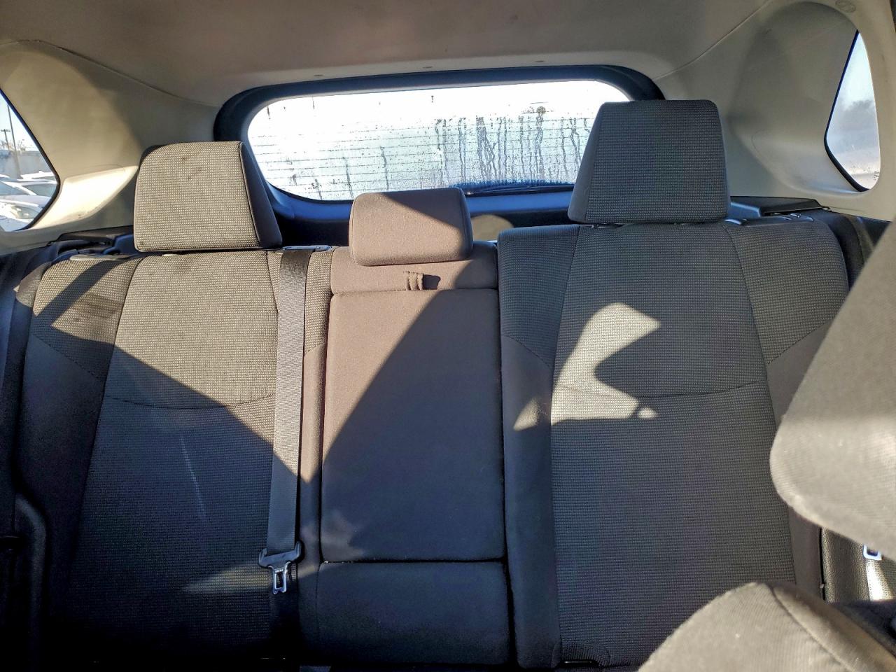 Toyota RAV4 Le Image 3